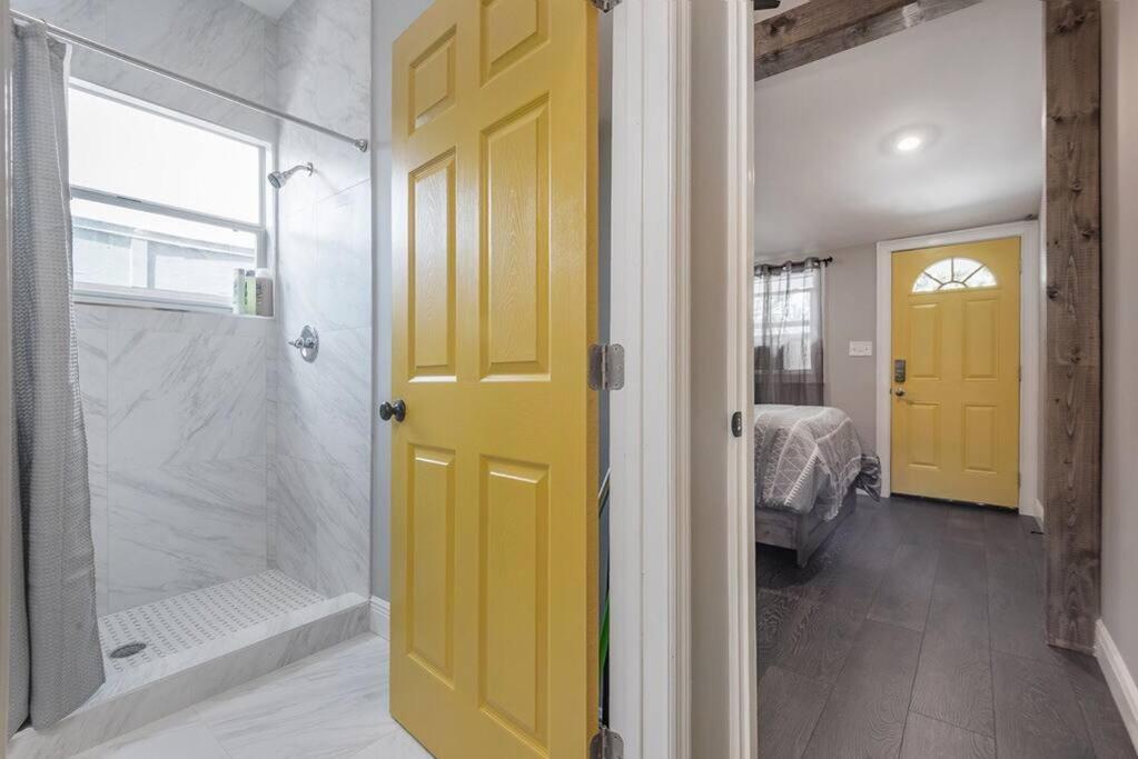 Gambino Getaway Shotgun Style Apt In The Heart Of Ybor City Тампа Екстериор снимка