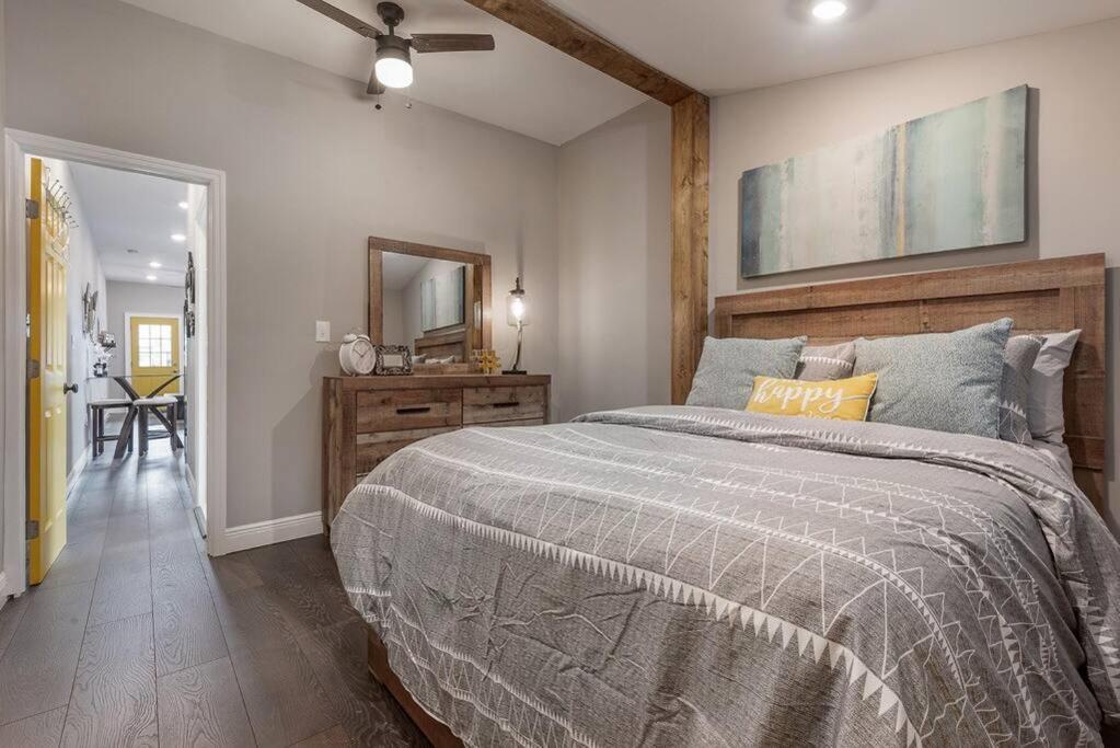 Gambino Getaway Shotgun Style Apt In The Heart Of Ybor City Тампа Екстериор снимка